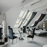 Coco Chanel Boutique By Goodnite Cz Apartmán *