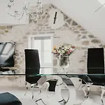 Coco Chanel Boutique By Goodnite Cz * Brno
