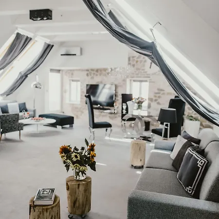 Coco Chanel Boutique By Goodnite Cz Apartment *