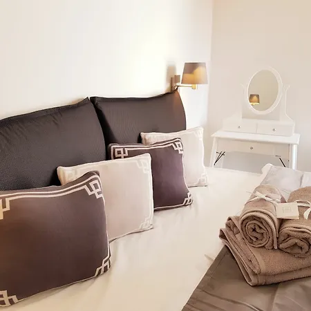 Coco Chanel Boutique By Goodnite Cz * Brno