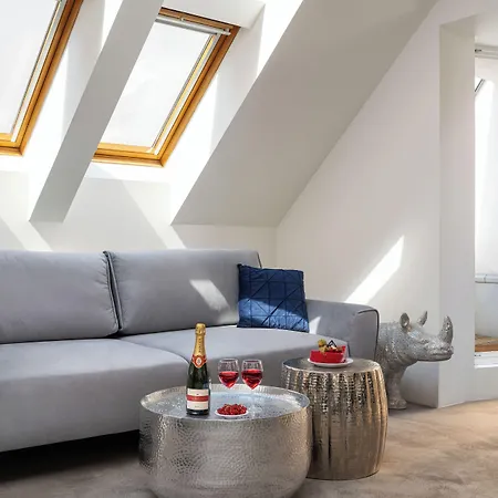 Apartment Coco Chanel Boutique By Goodnite Cz