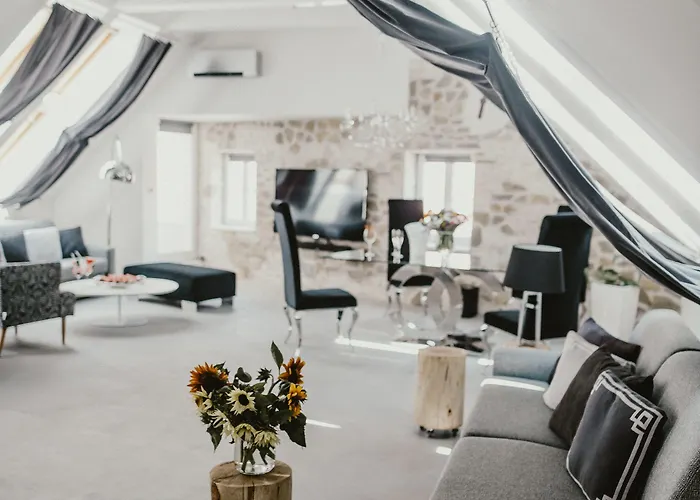 Coco Chanel Boutique By Goodnite Cz Apartamento *